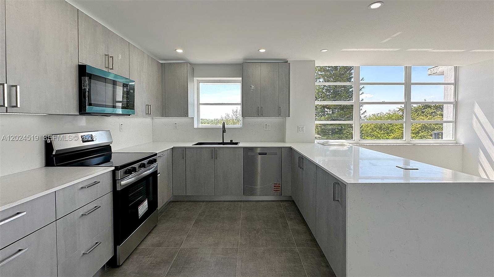 COMMODORE PLAZA CONDO - Residential Lease