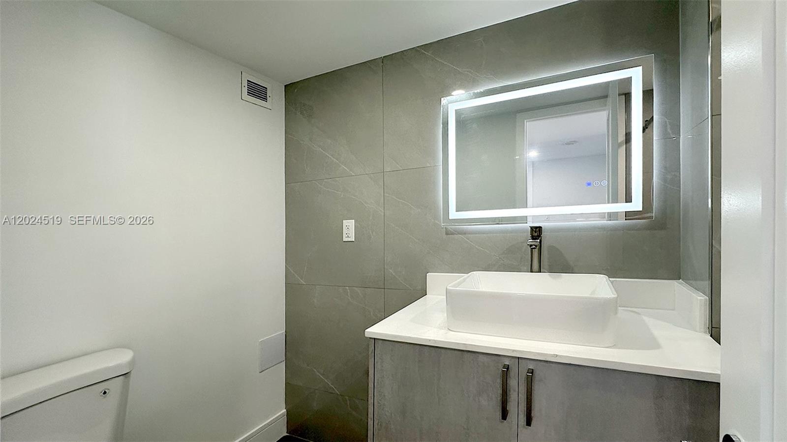COMMODORE PLAZA CONDO - Residential Lease