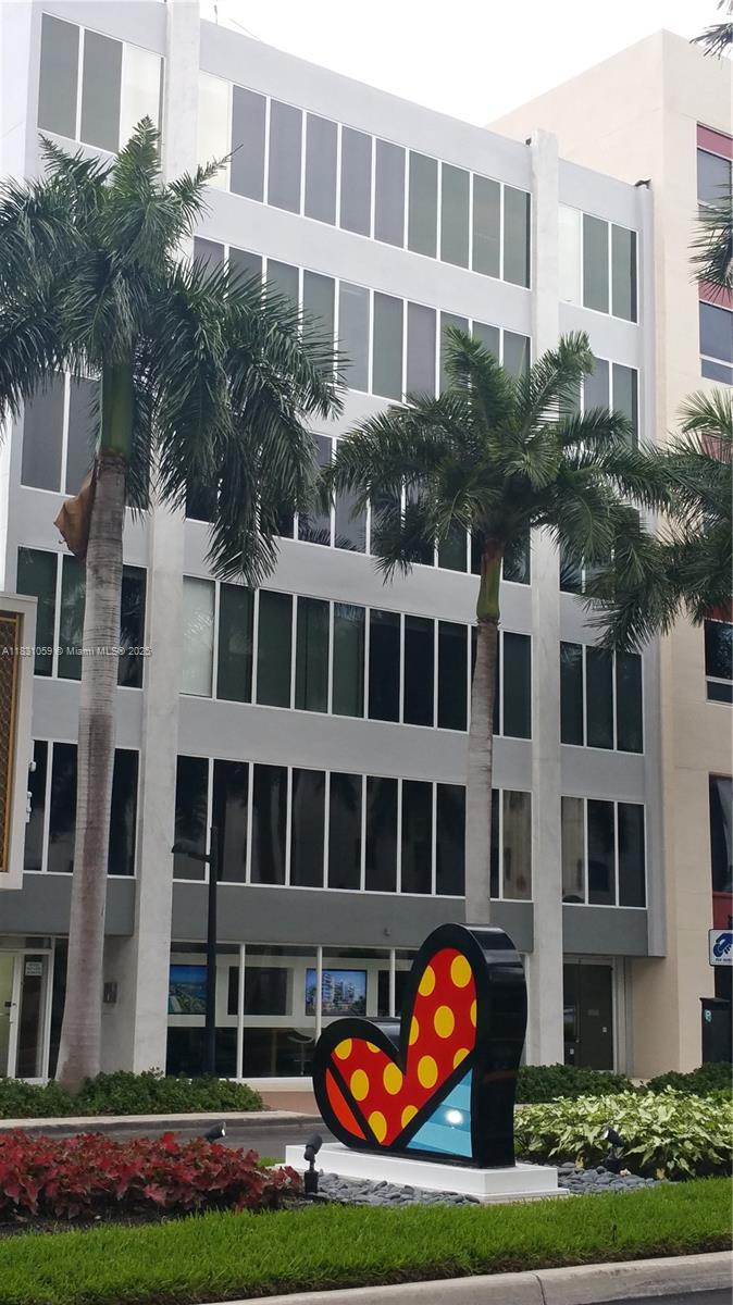 1133 Kane Concourse