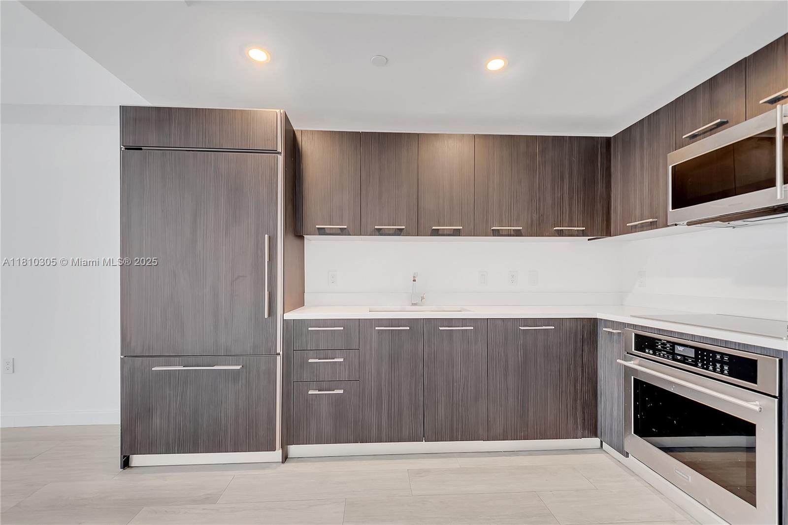 45 SW 9th St 2105
