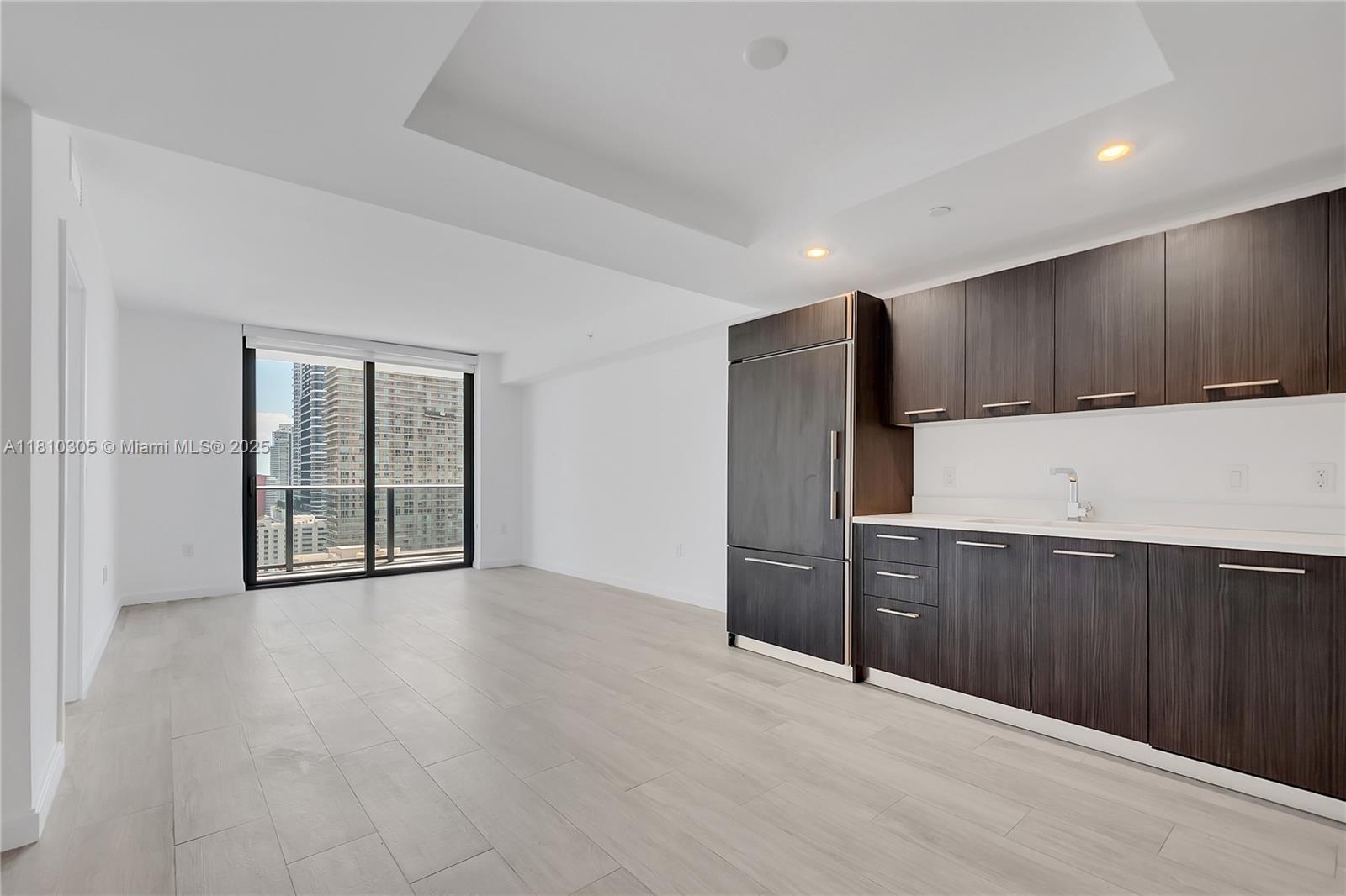 45 SW 9th St 2105