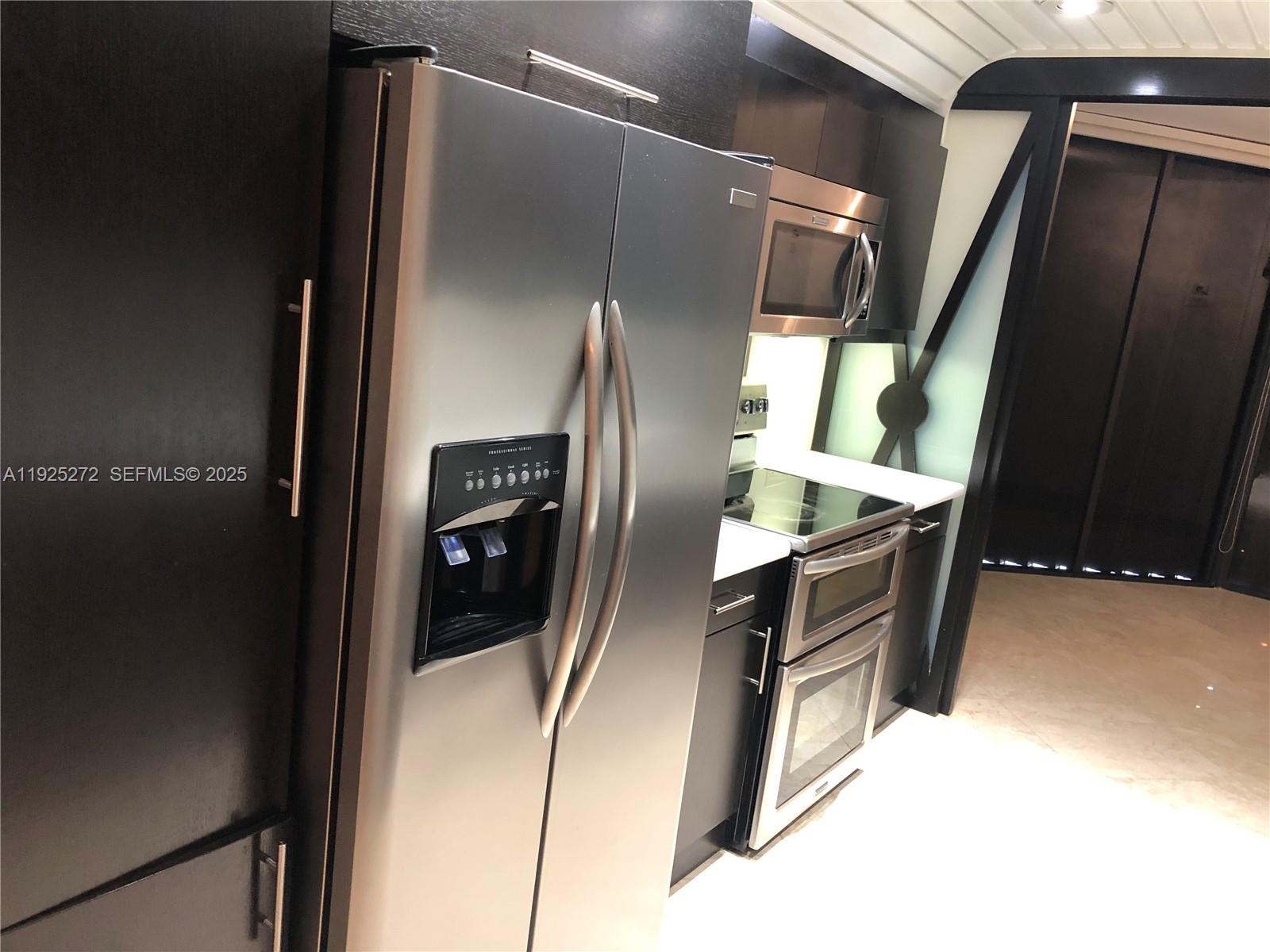 2800 ISLAND BLVD 902