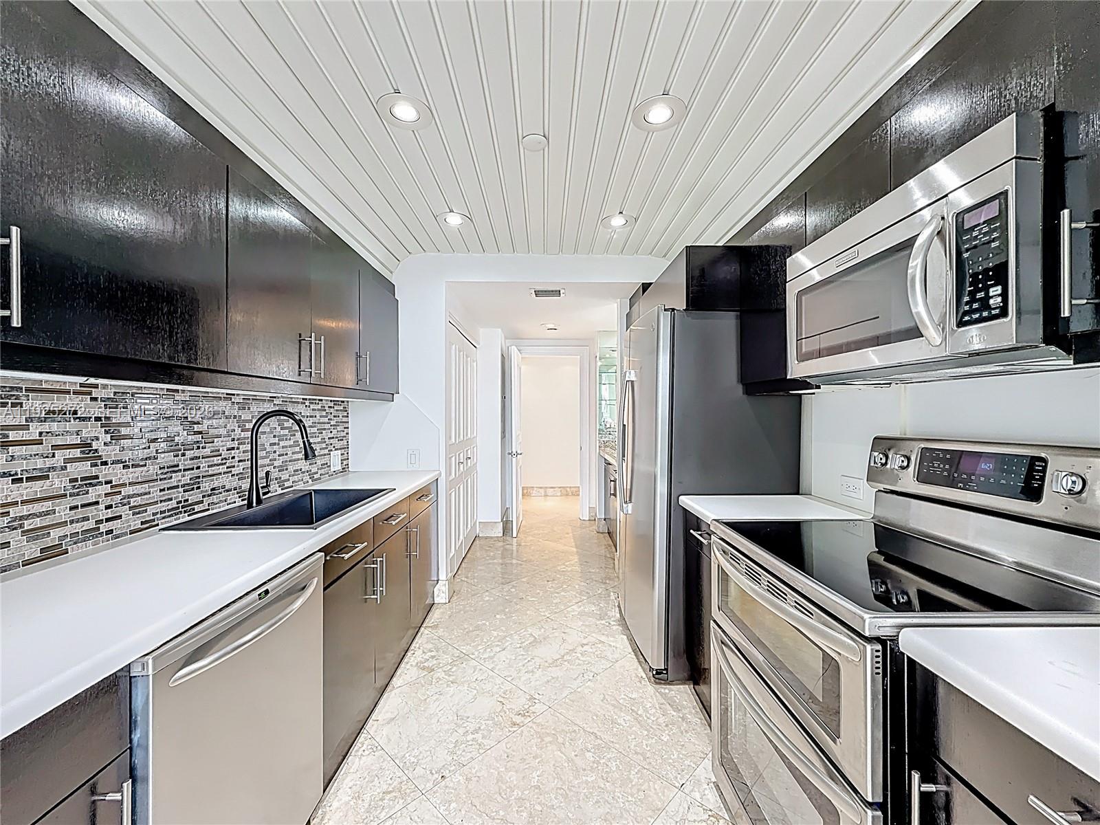 2800 ISL BLVD - Residential