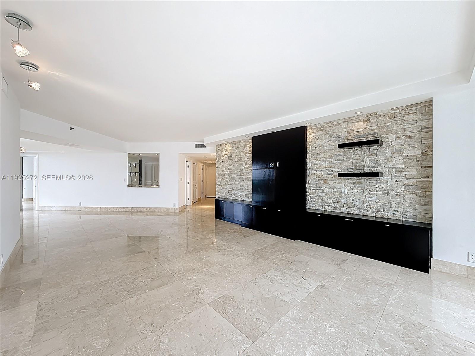 2800 ISL BLVD - Residential