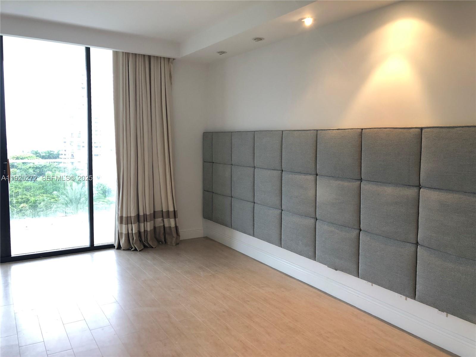 2800 ISL BLVD - Residential