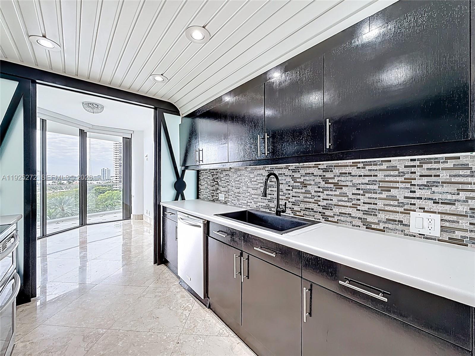 2800 ISL BLVD - Residential