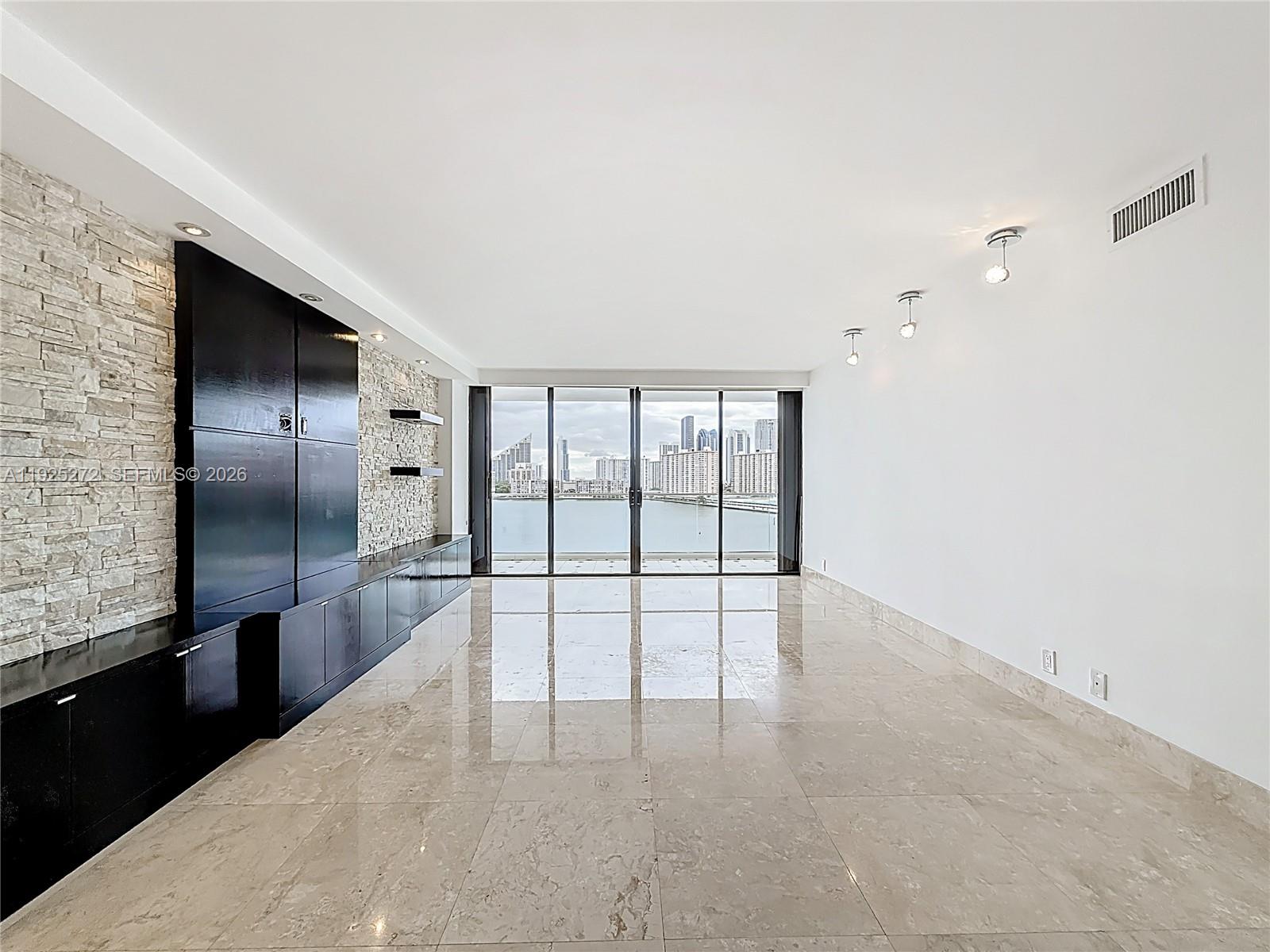 2800 ISL BLVD - Residential