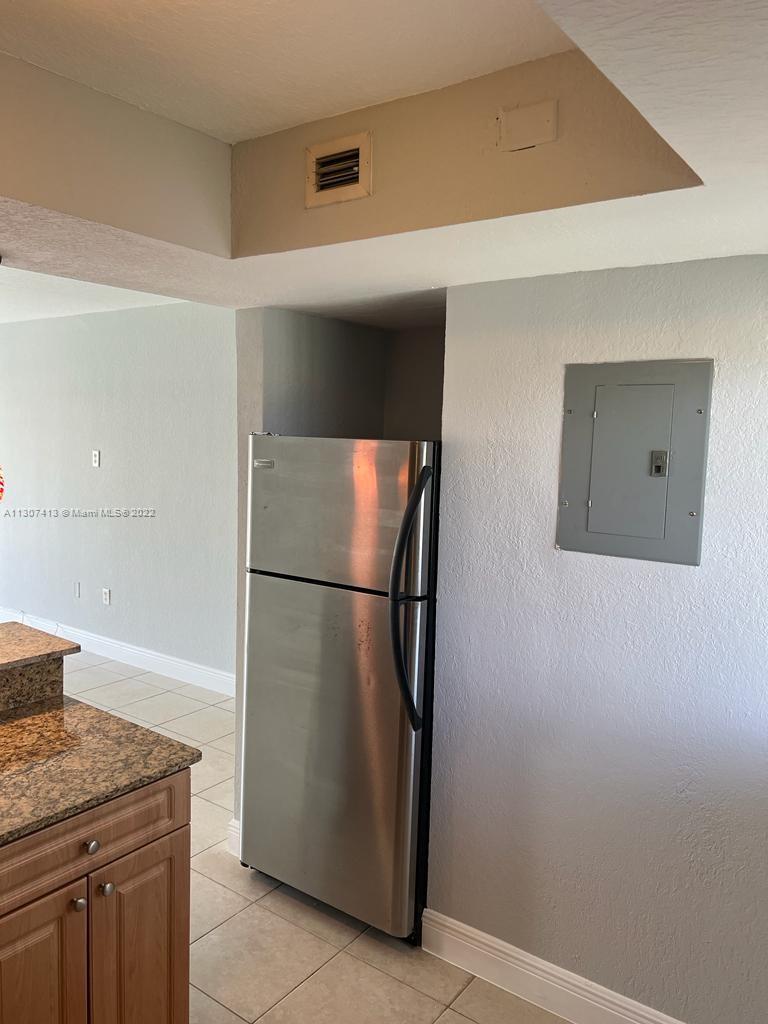 PARADISE AT DADELAND COND - Residential