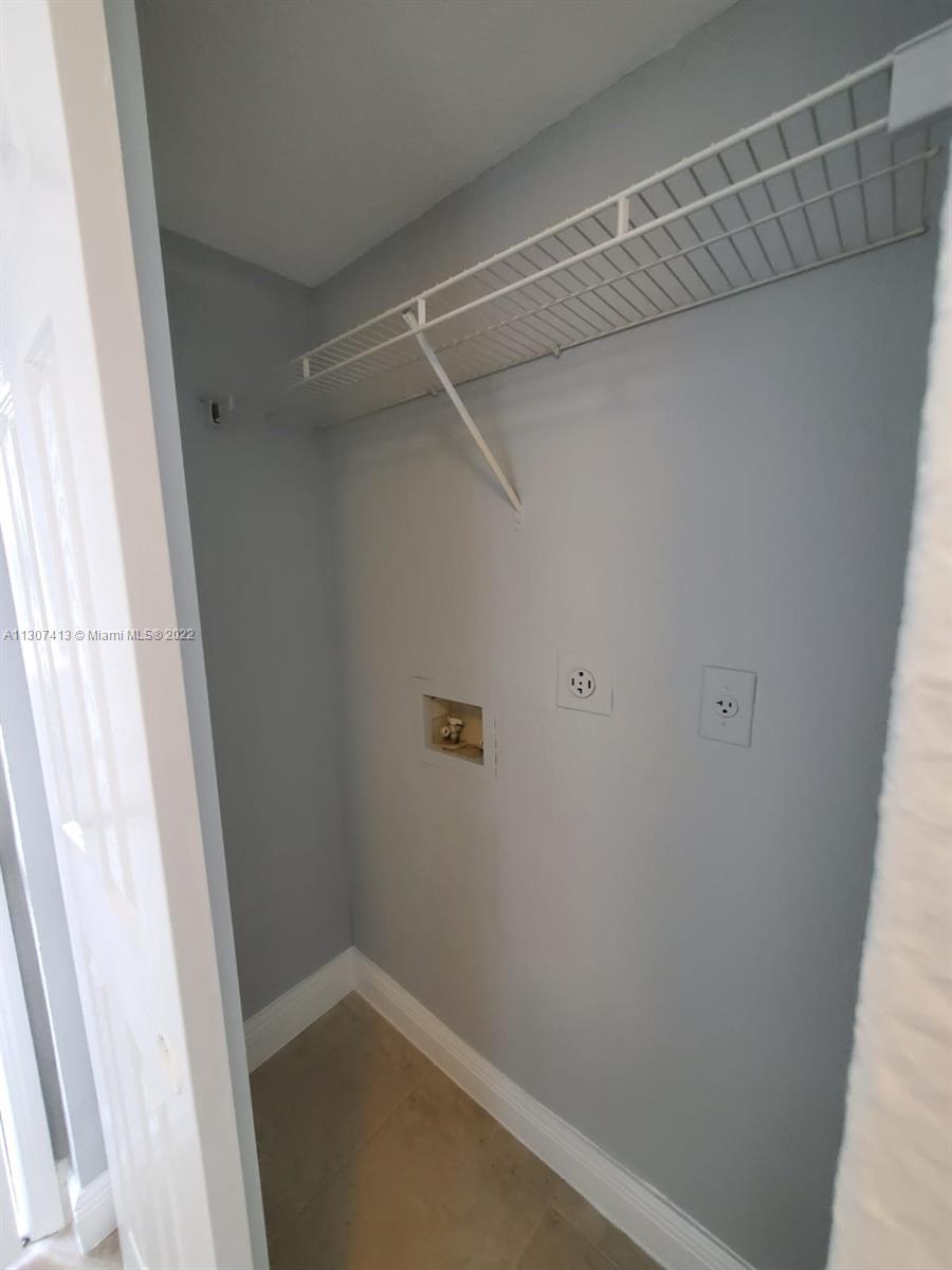 PARADISE AT DADELAND COND - Residential