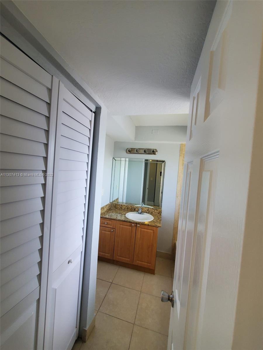 PARADISE AT DADELAND COND - Residential