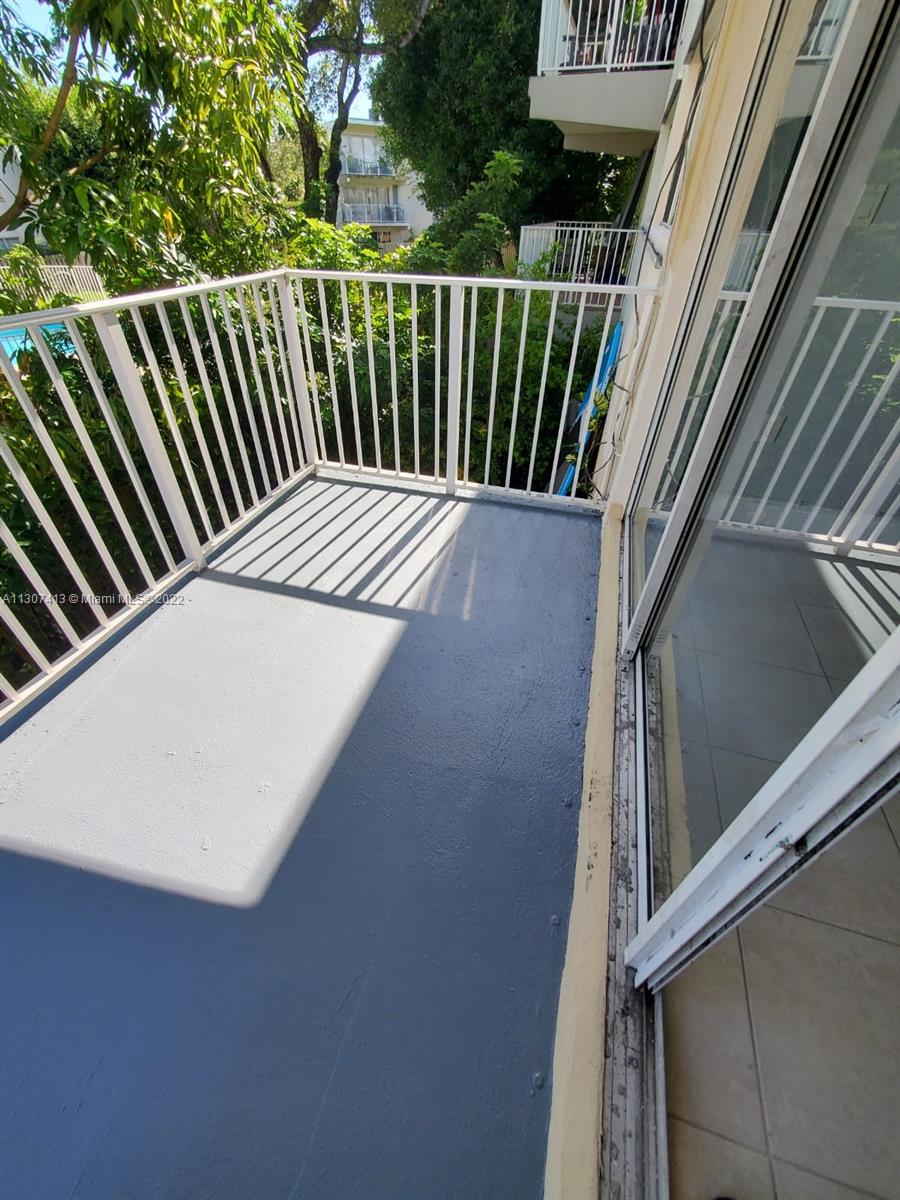 PARADISE AT DADELAND COND - Residential