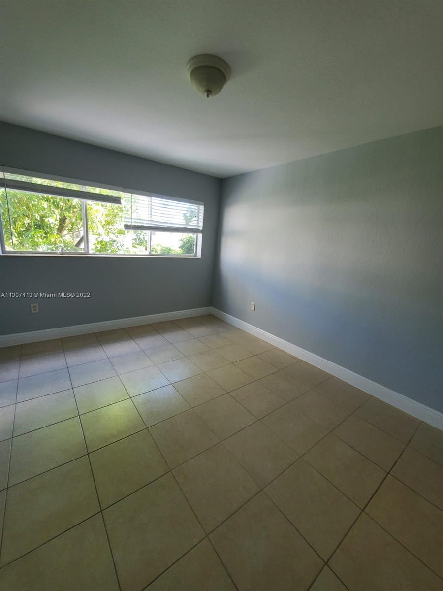 PARADISE AT DADELAND COND - Residential