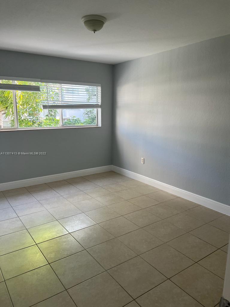 PARADISE AT DADELAND COND - Residential