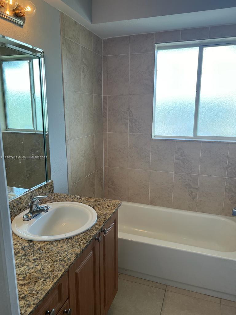 PARADISE AT DADELAND COND - Residential