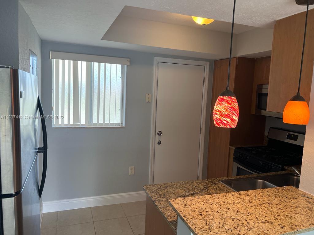 PARADISE AT DADELAND COND - Residential