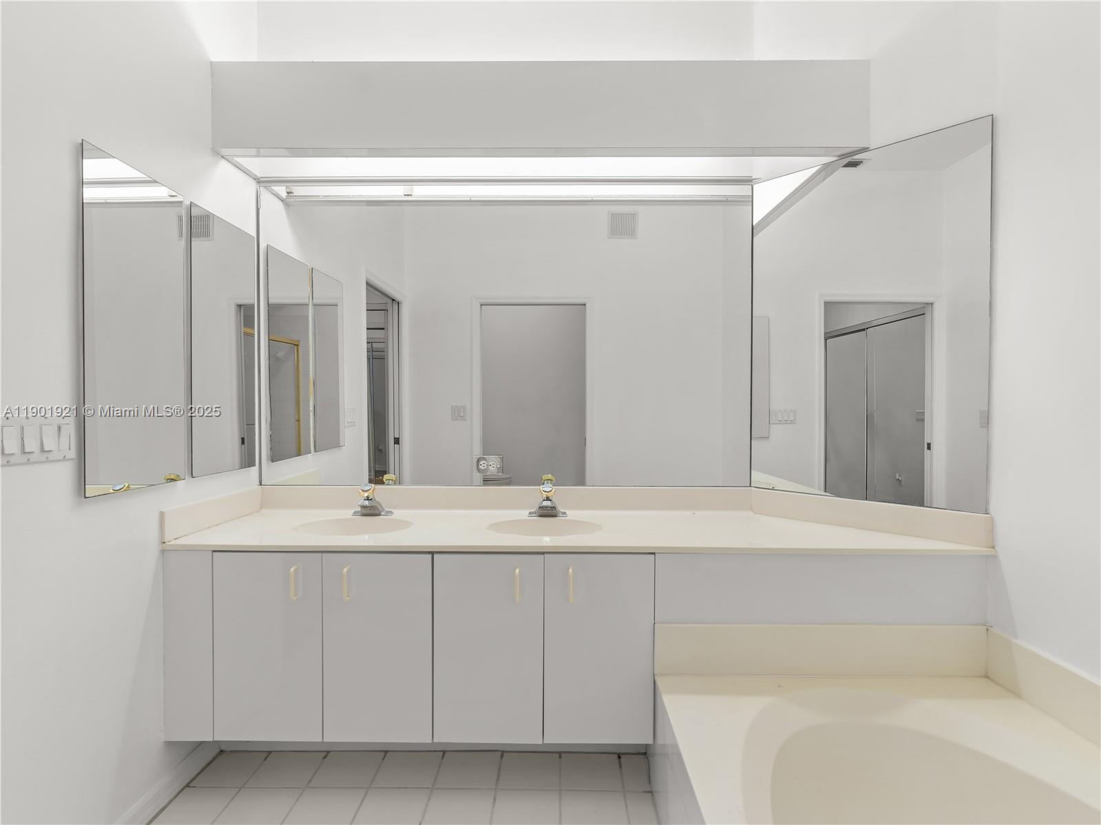 LOMBARDY REPLAT - Residential