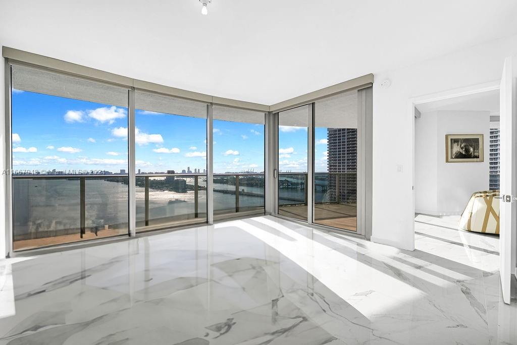 ARIA ON THE BAY CONDO - Residential