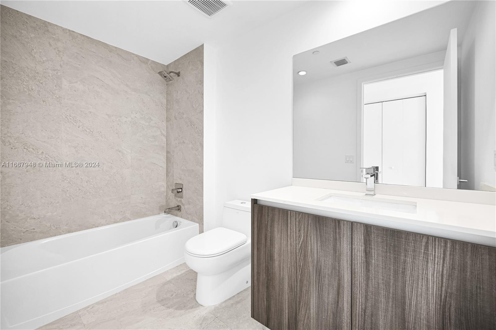 ARIA ON THE BAY CONDO - Residential