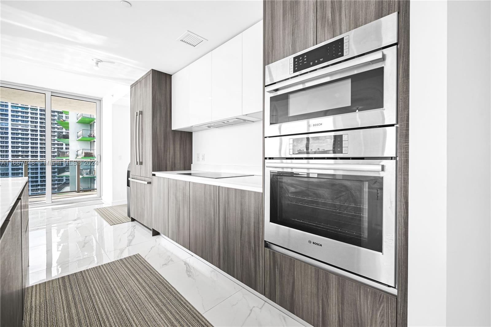 ARIA ON THE BAY CONDO - Residential