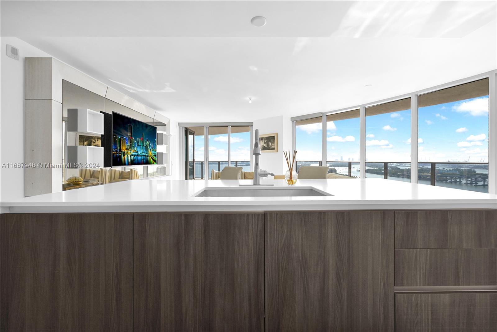 ARIA ON THE BAY CONDO - Residential