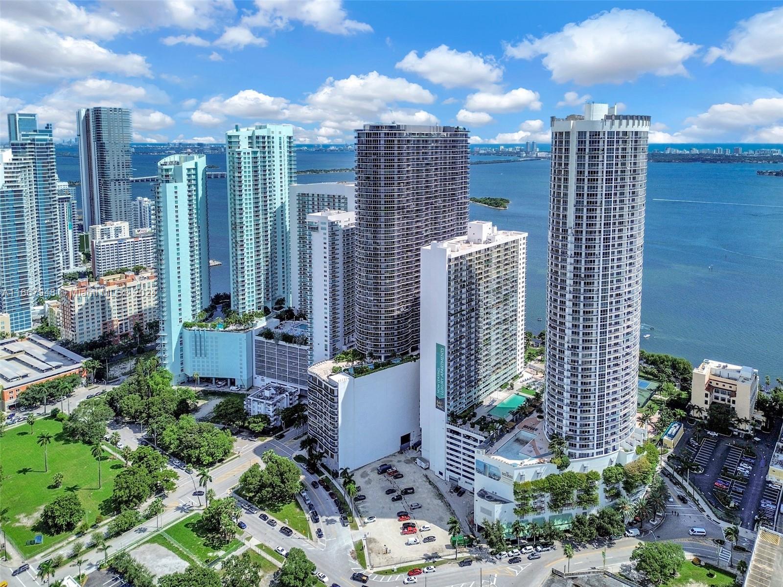 ARIA ON THE BAY CONDO - Residential