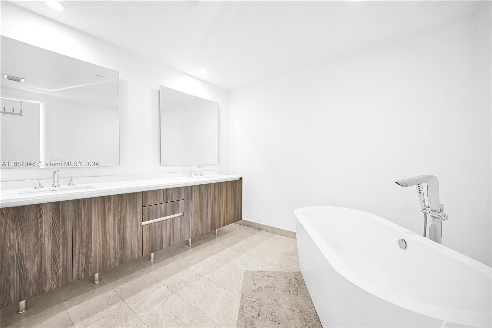 ARIA ON THE BAY CONDO - Residential