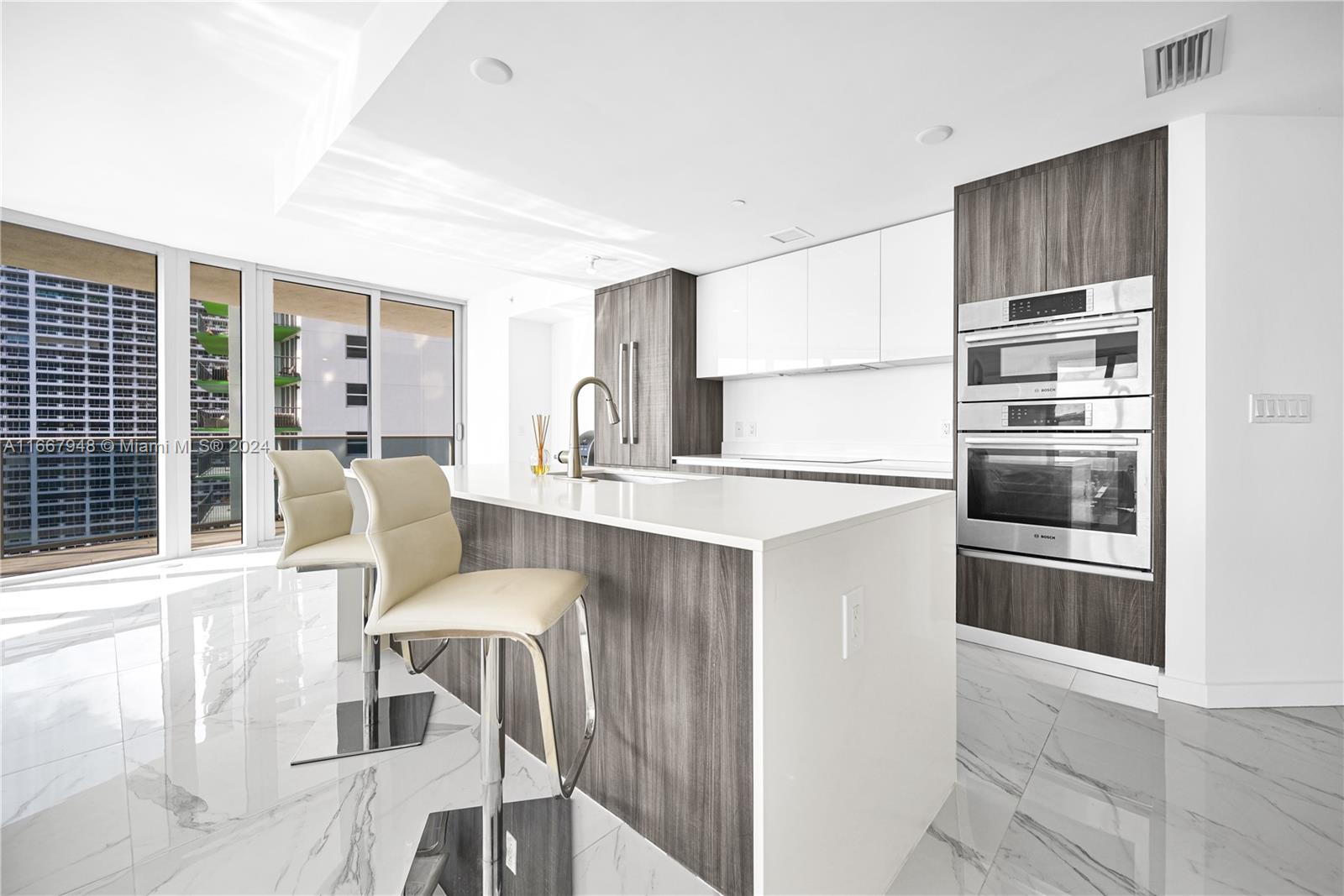 ARIA ON THE BAY CONDO - Residential