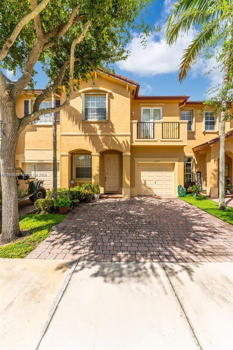 COURTS AT TUSCANY NORTH - Residential