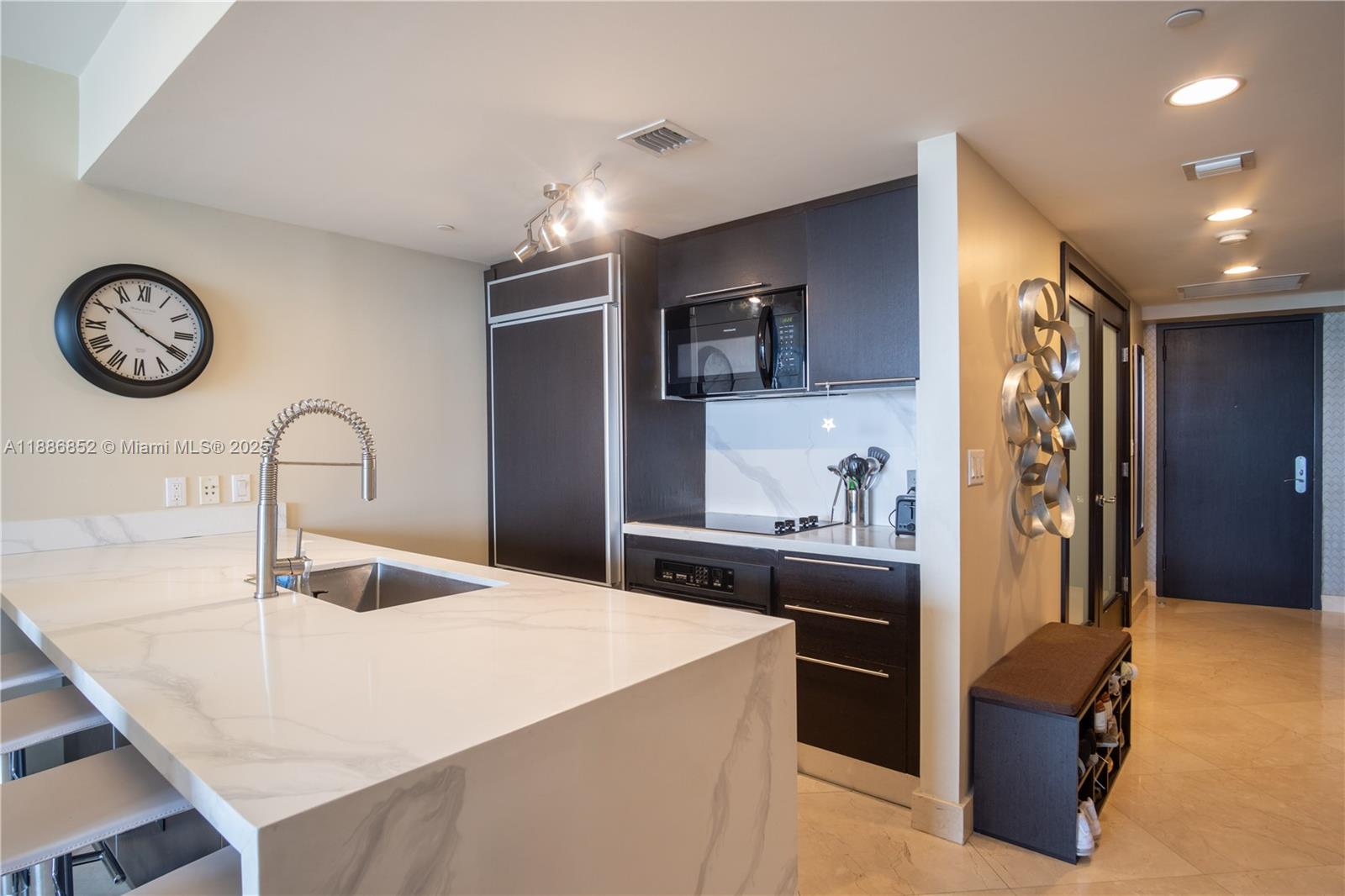 BEACH CLUB CONDO - Residential