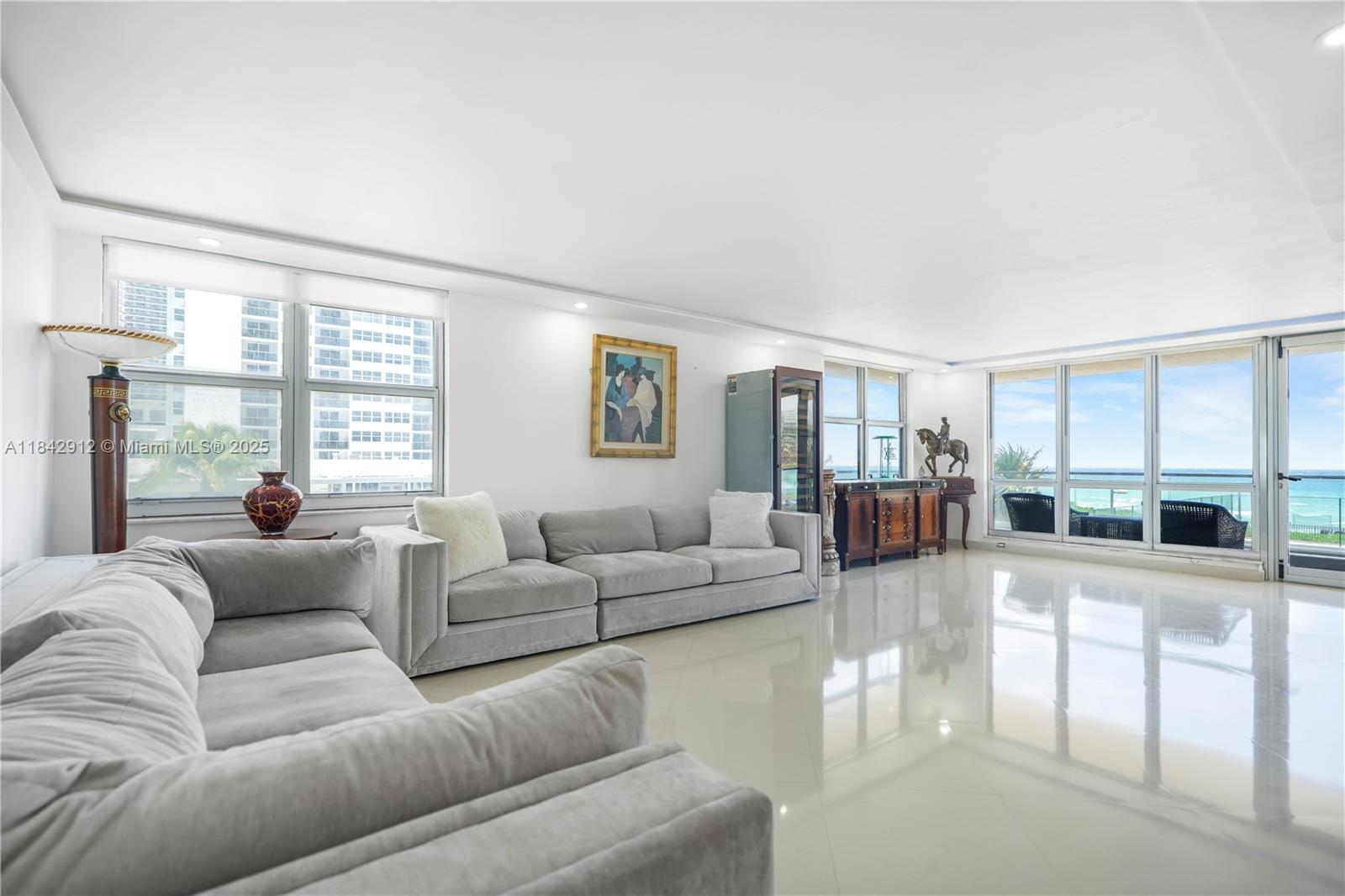 1912 S Ocean Dr 3D, Hallandale Beach, FL, 33009/$899,000 3 1912 S Ocean Dr 3D