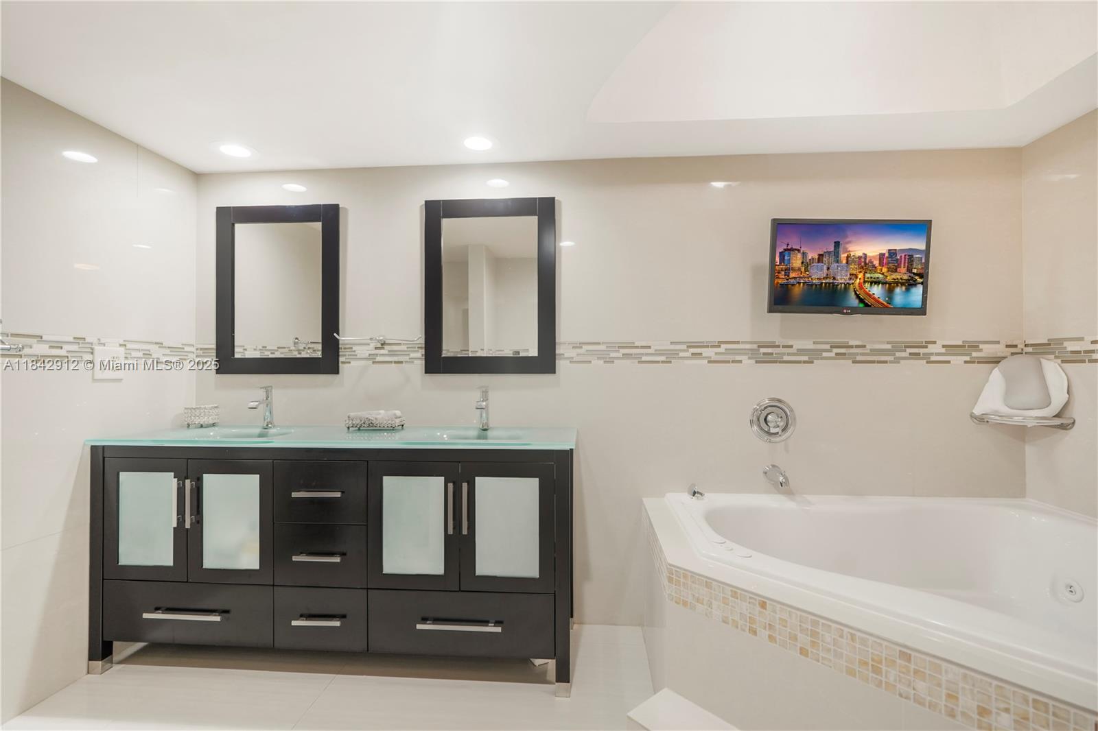 MALAGA TOWERS CONDO - Residential