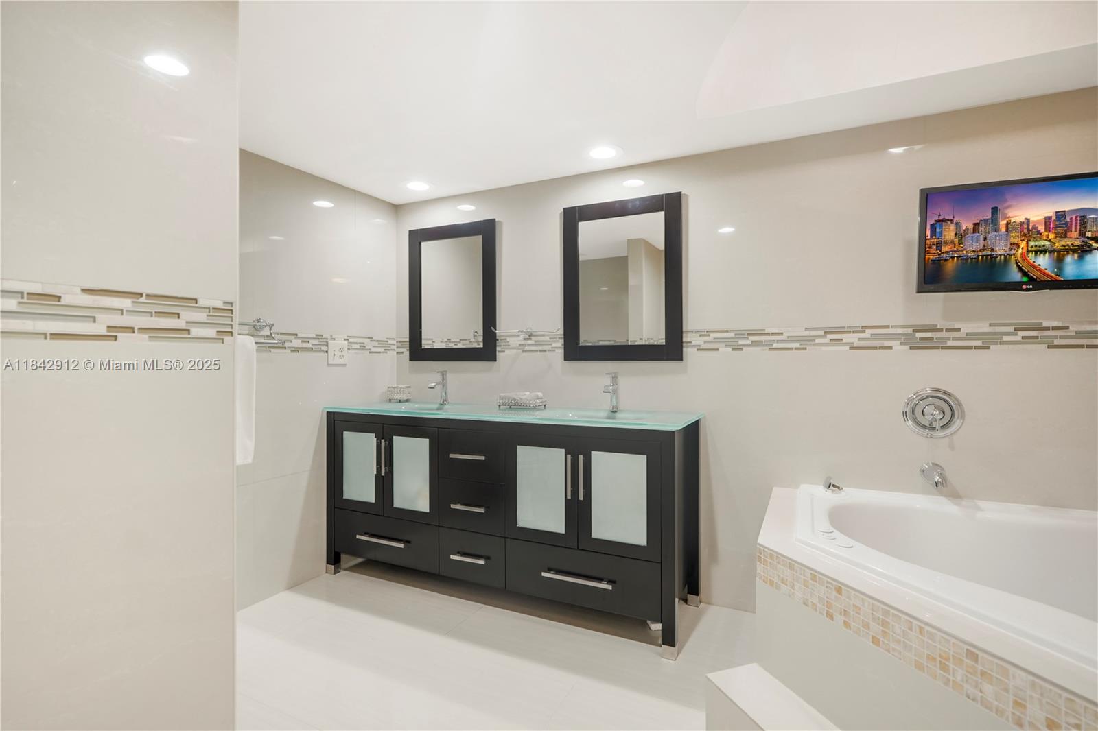 MALAGA TOWERS CONDO - Residential