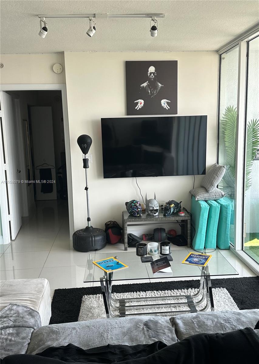 TERRAZAS RIVERPARK VILLAG - Residential