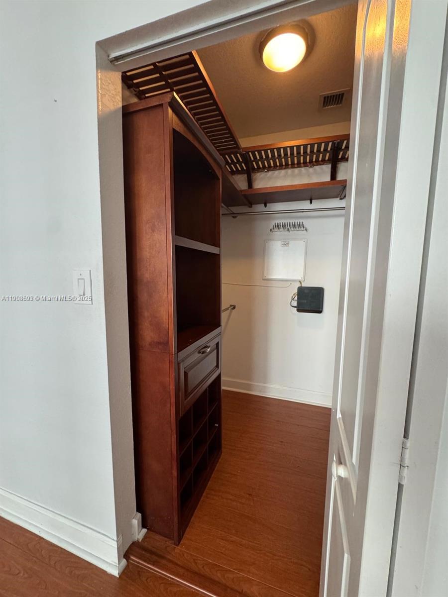 RADIUS CONDO - Residential Lease