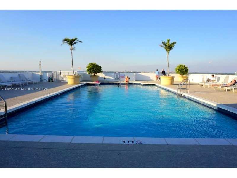 RADIUS CONDO - Residential Lease