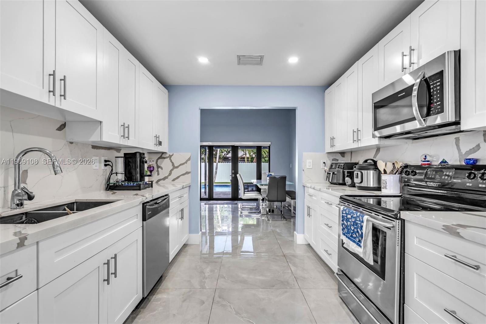 COUNTRY LAKE MANORS SEC 2 - Residential