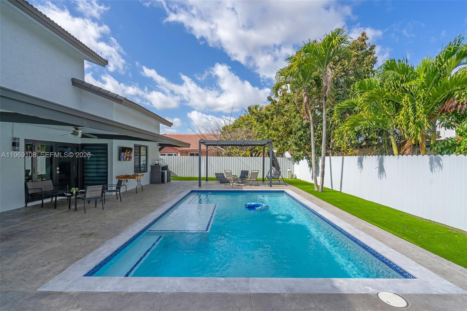 COUNTRY LAKE MANORS SEC 2 - Residential