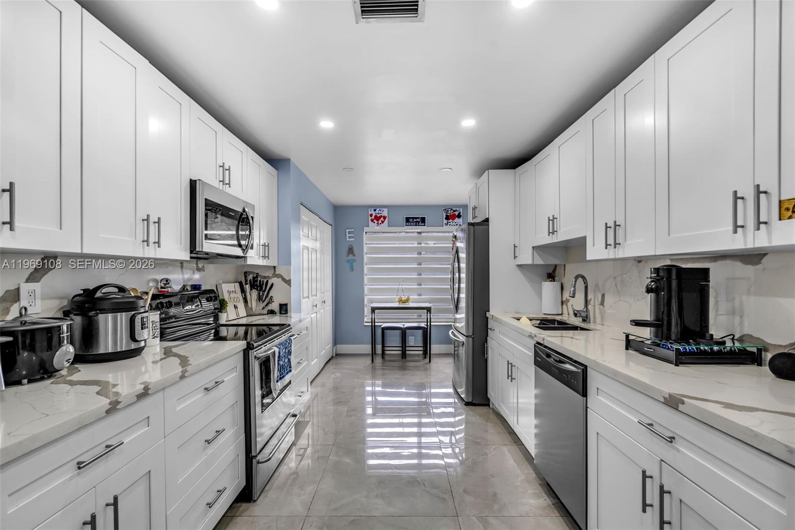 COUNTRY LAKE MANORS SEC 2 - Residential