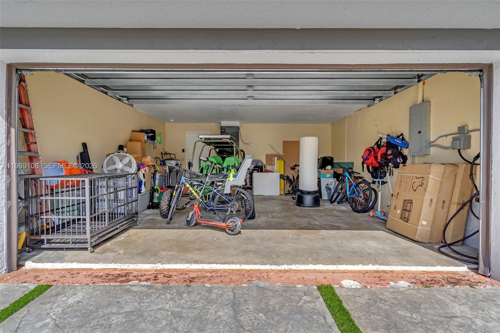 COUNTRY LAKE MANORS SEC 2 - Residential