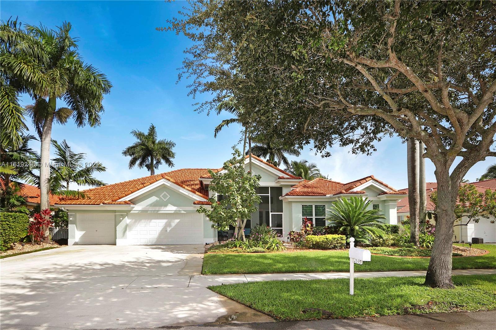 2565 W Fairways Dr, Homestead, Miami-Dade County, Florida - 4 Bedrooms  
3 Bathrooms - 