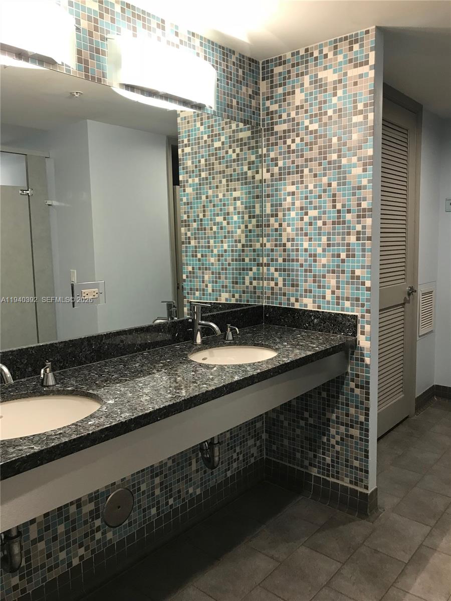 PLATINUM CONDO - Residential