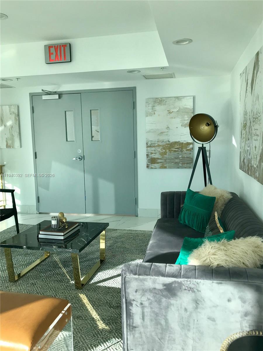 PLATINUM CONDO - Residential