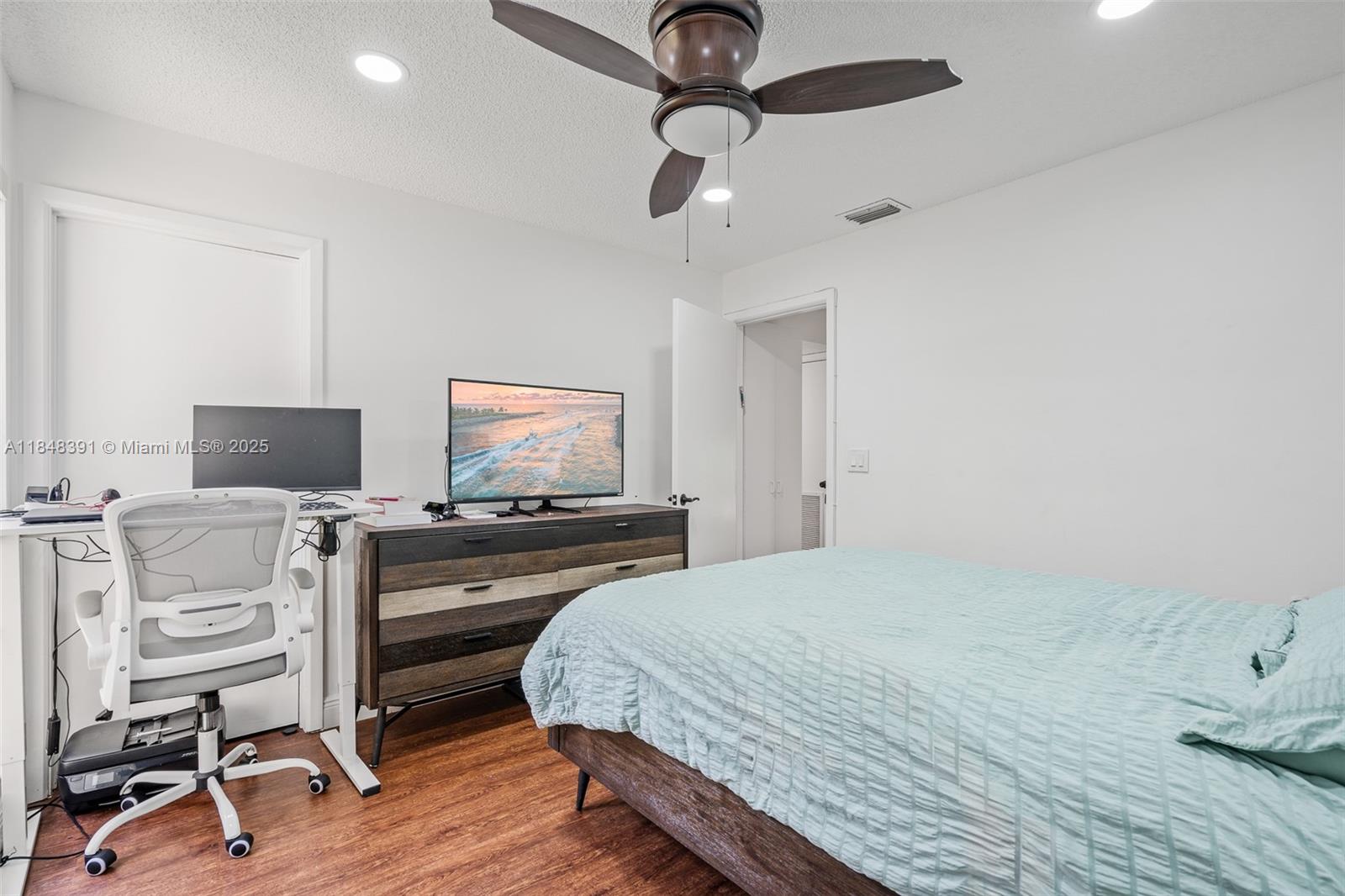 SKY LAKE VILLAS FIRST ADD - Residential