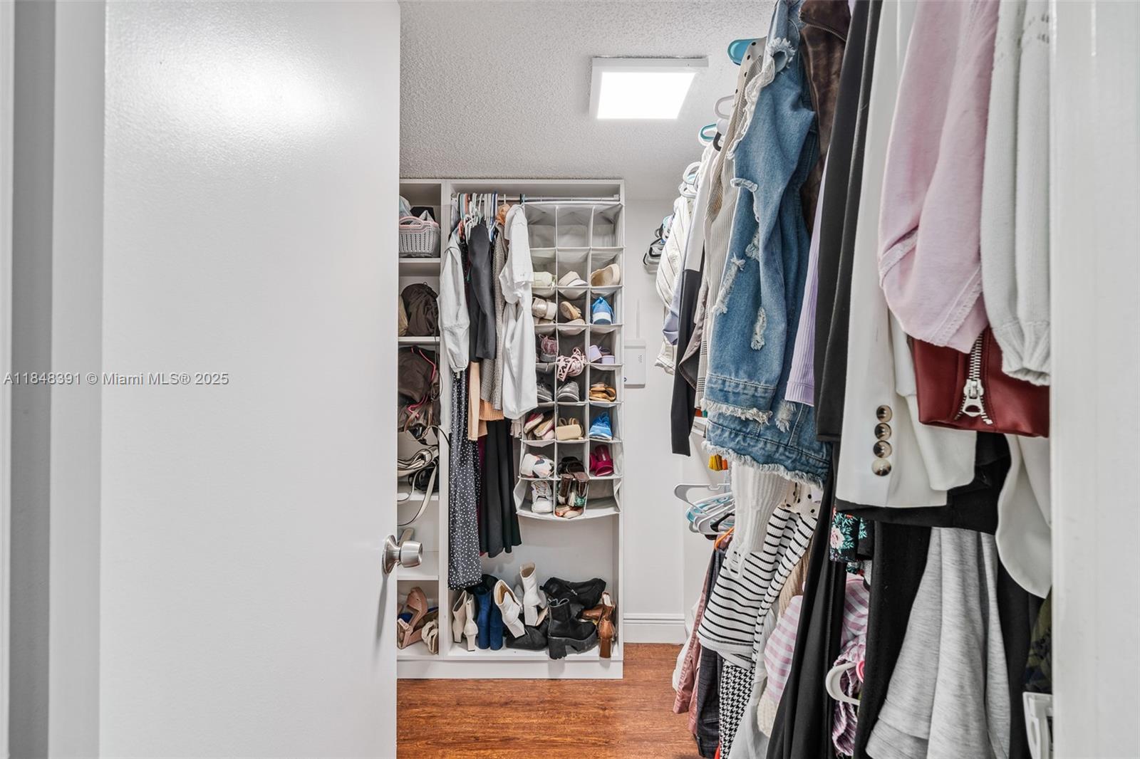 SKY LAKE VILLAS FIRST ADD - Residential