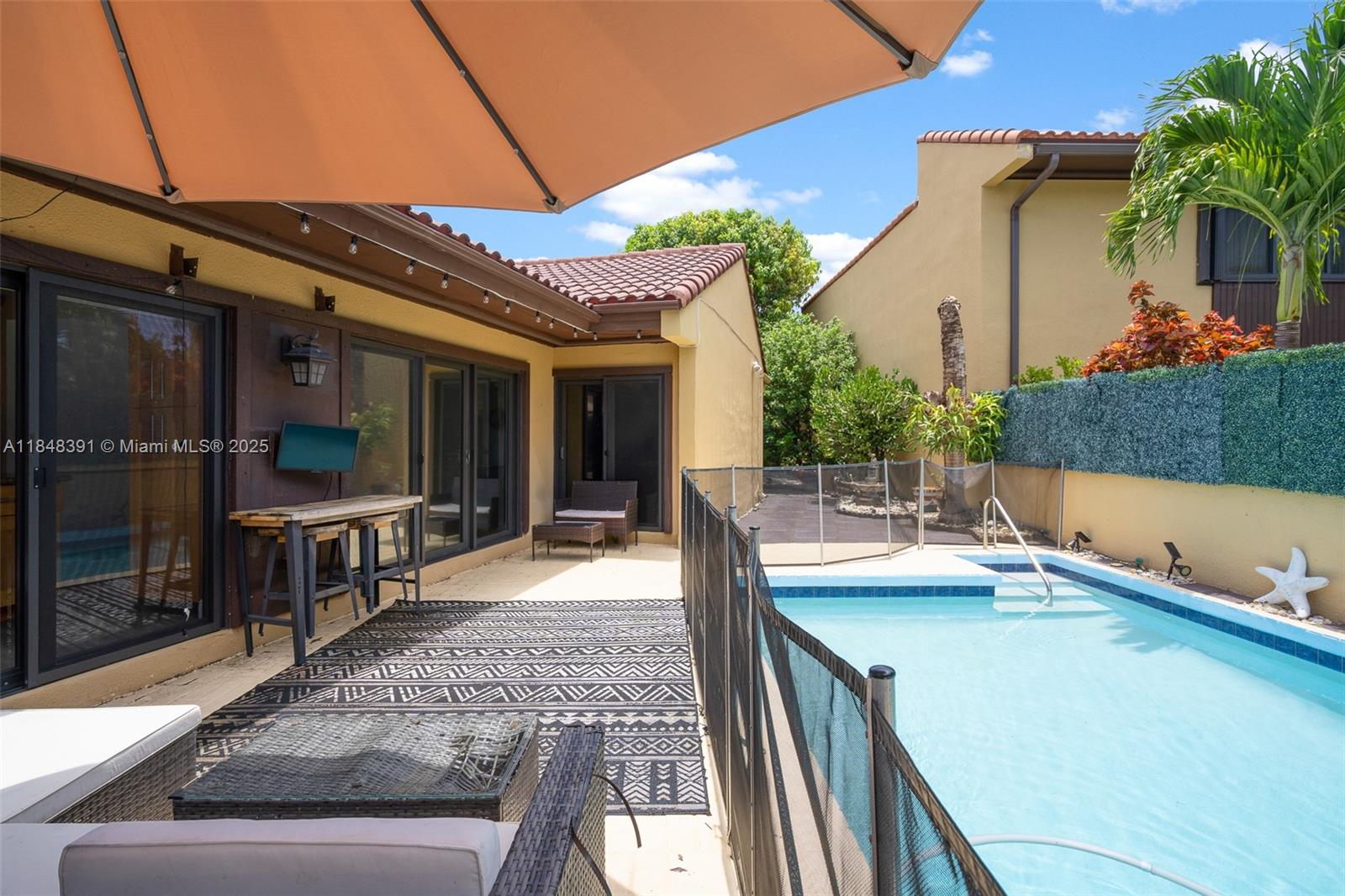 SKY LAKE VILLAS FIRST ADD - Residential