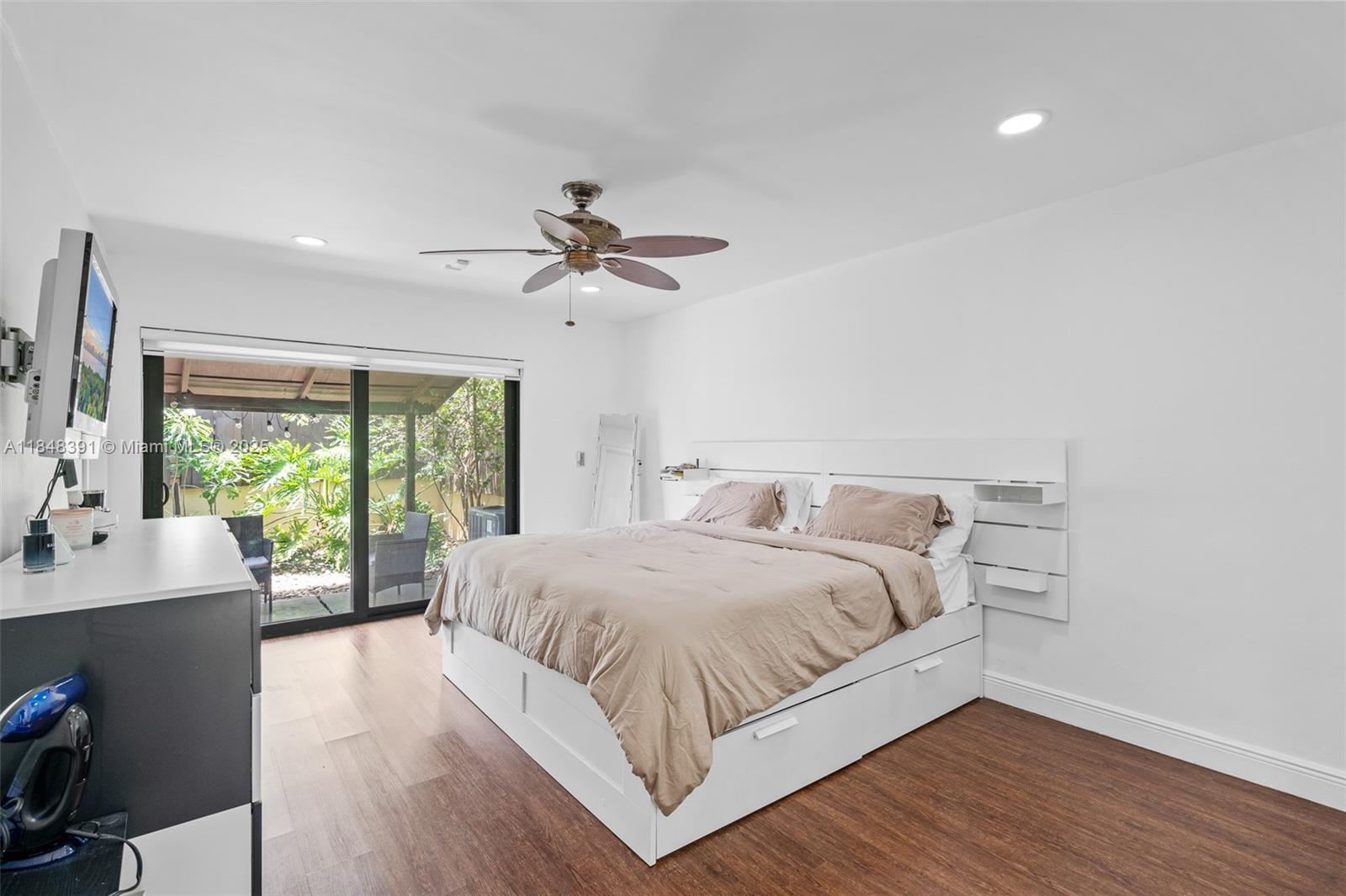 SKY LAKE VILLAS FIRST ADD - Residential