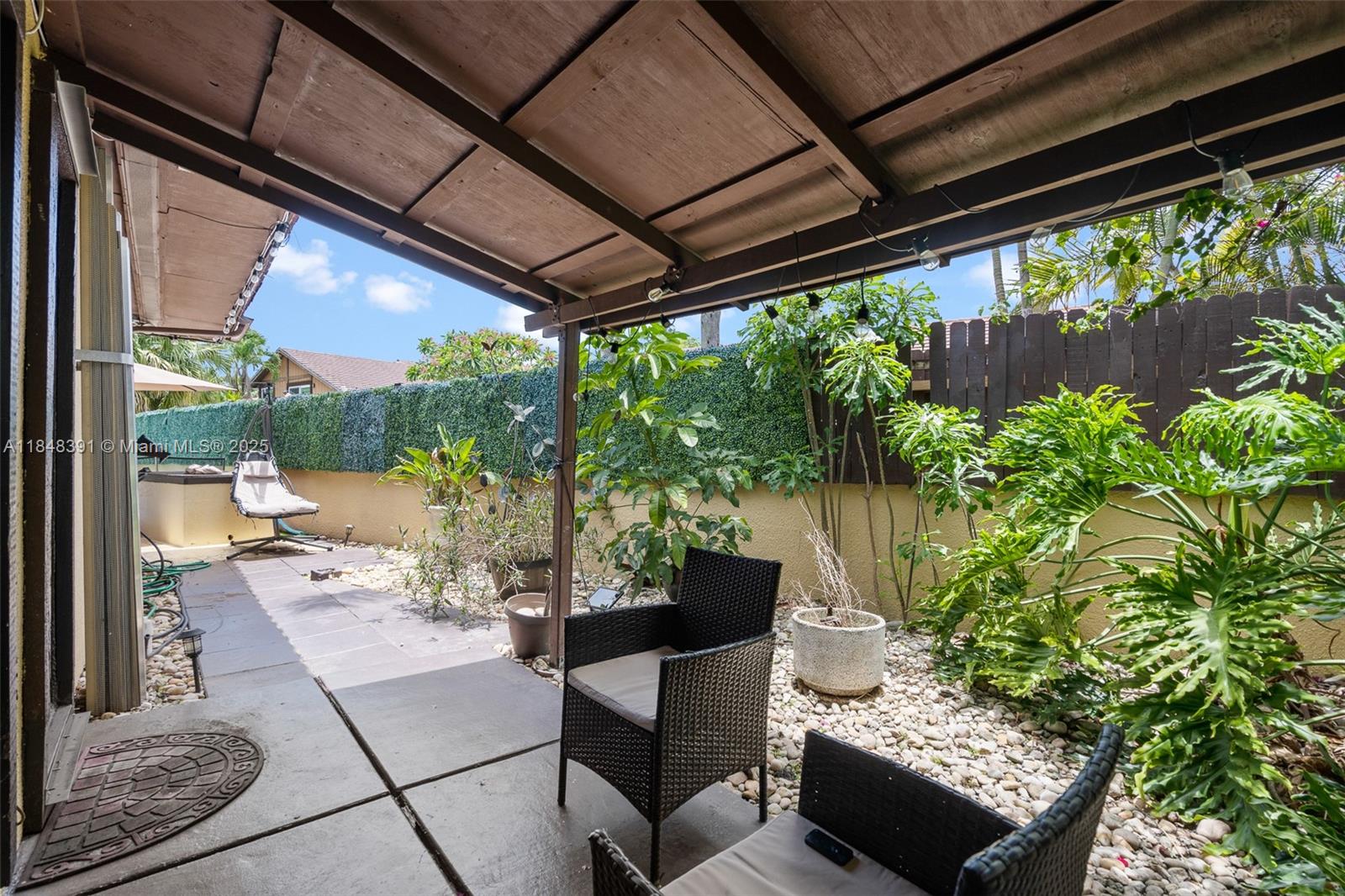 SKY LAKE VILLAS FIRST ADD - Residential