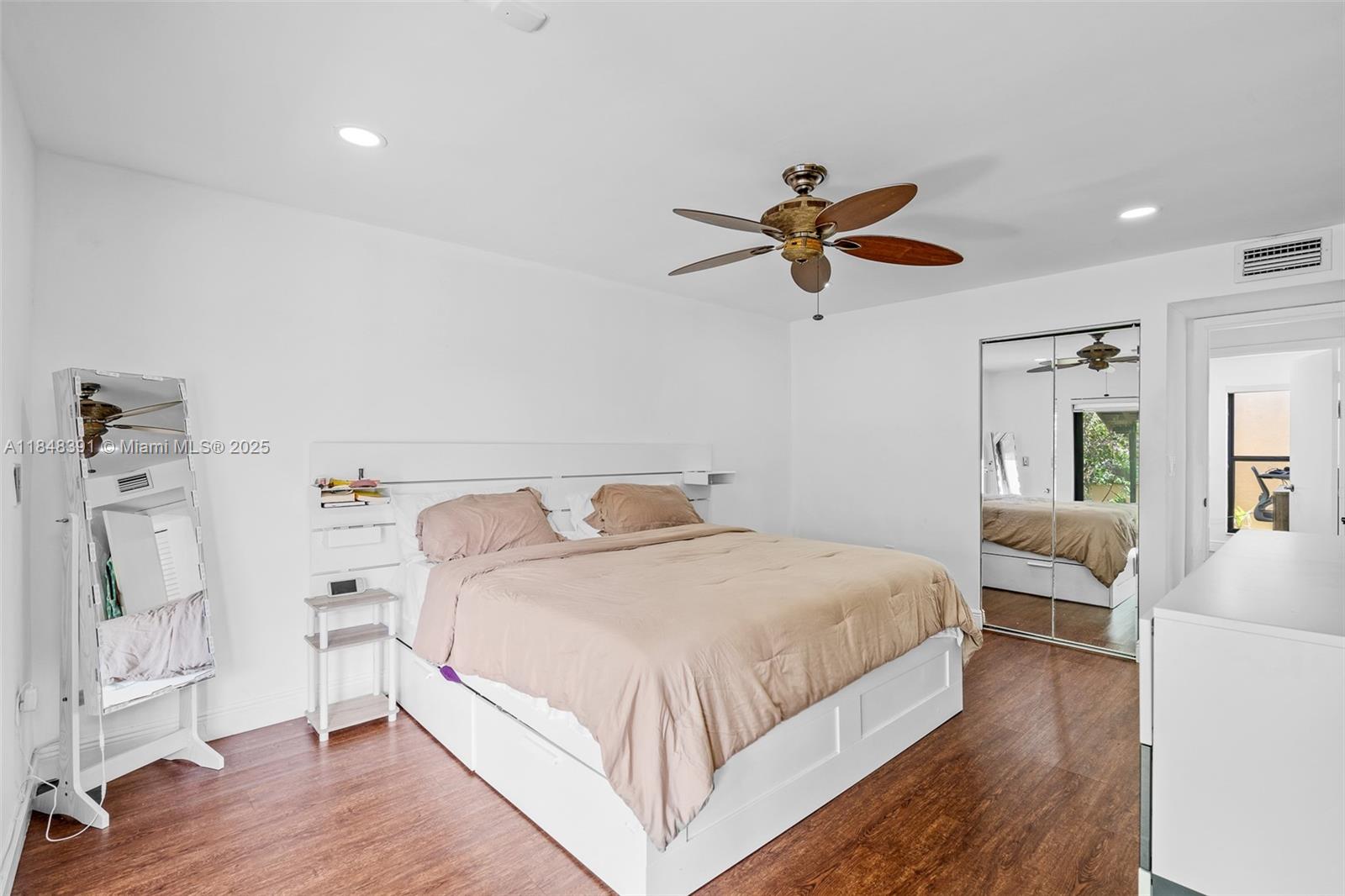 SKY LAKE VILLAS FIRST ADD - Residential