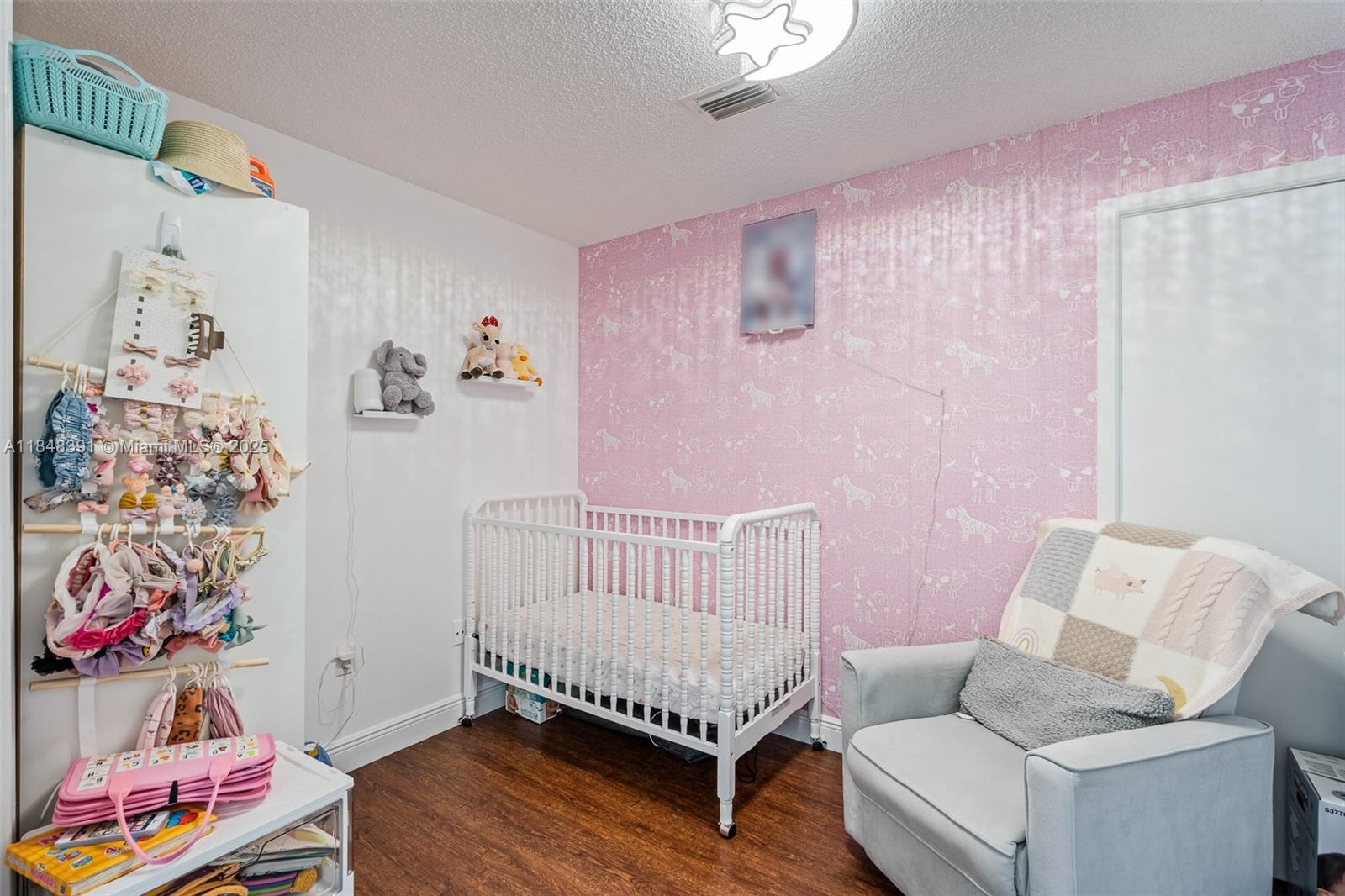 SKY LAKE VILLAS FIRST ADD - Residential