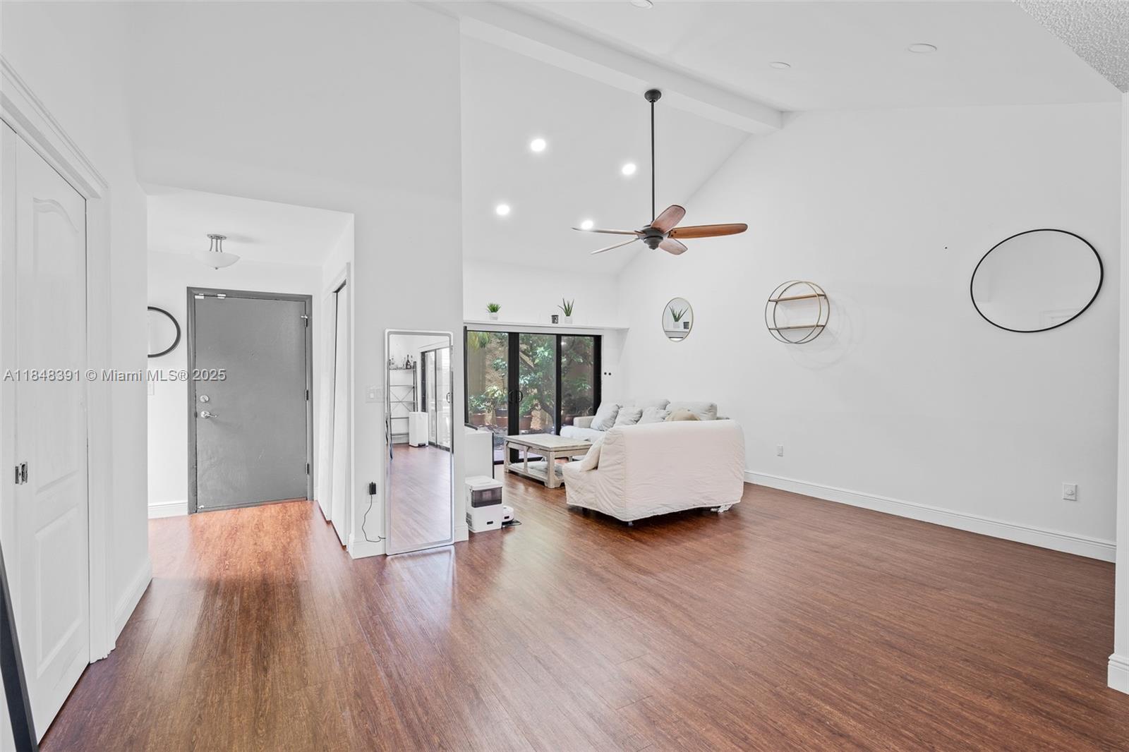 SKY LAKE VILLAS FIRST ADD - Residential